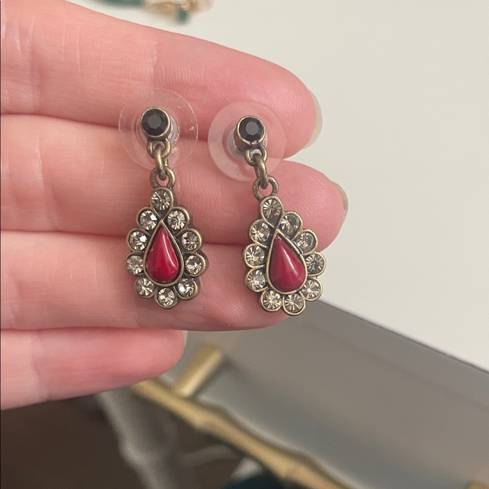 Vintage-Inspired Red Teardrop Drop Earrings